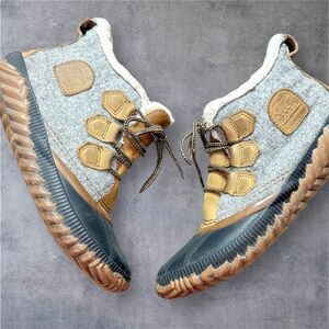 Sorel Gray, Camel & Black Ankle Boots